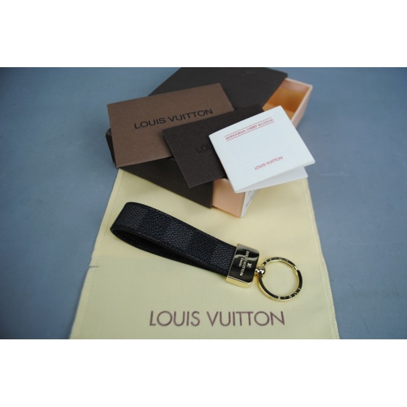 LOUİS VUİTTON DAMİER GRAPHİTE DRAGONNE KEY HOLDER LOUİS VUİTTON DAMİER GRAPHİTE DRAGONNE KEY HOLDER
